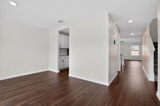 Building Photo - Spacious 5BR Home with Game Room, First-Floor Primary Suite & Appliances Included