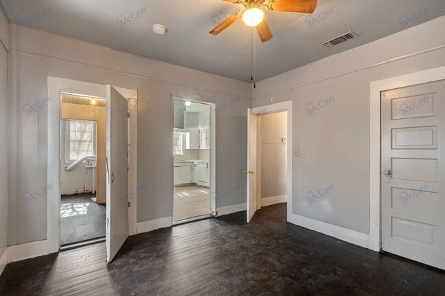 Building Photo - 1209 Gladiolus St