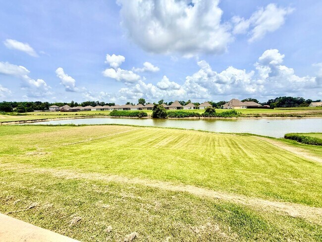 Building Photo - 39122 Bayou View Ave