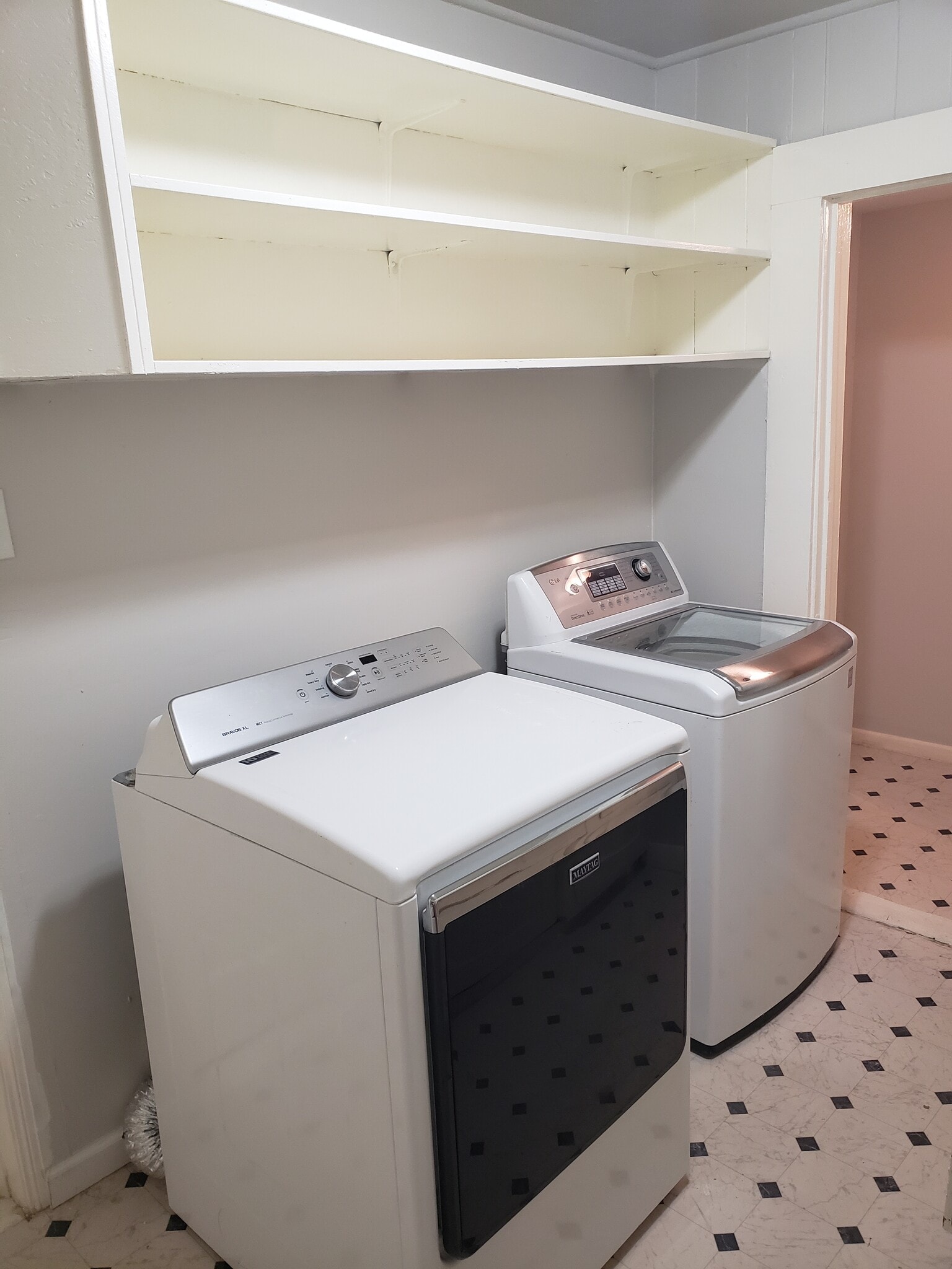 Building Photo - 2739 SE Loop 410