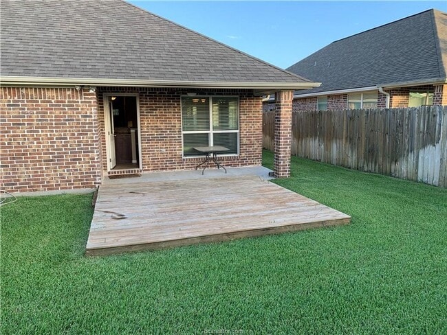 Building Photo - Beautifully 4 bedroom, 3 bathroom house within minutes of Texas A&M!!