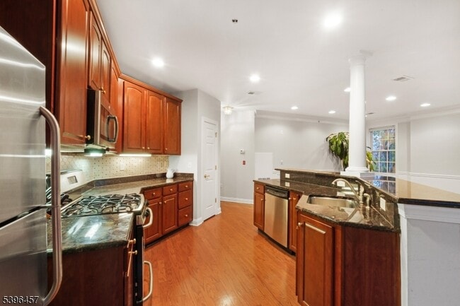 Building Photo - 265 Victoria Dr