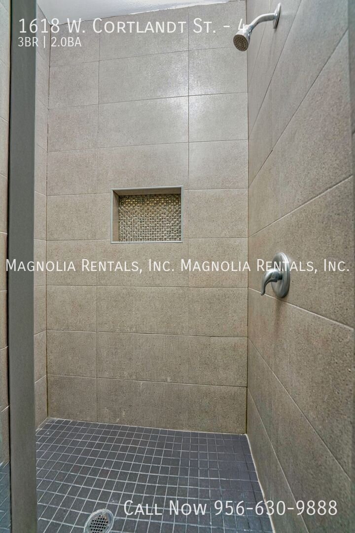 Building Photo - 1618 W Cortlandt St