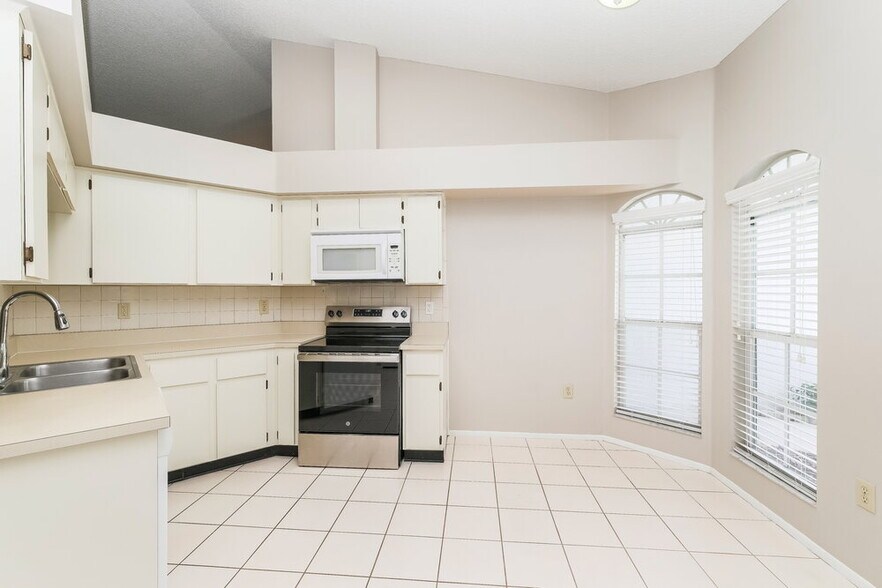 Building Photo - 13203 Pine Creek Cir