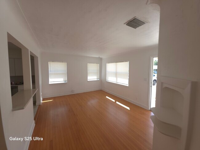 Building Photo - 8145 22 ND AVE N ST PETE