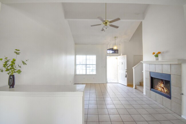 Building Photo - 12161 Sun Bridge Pl