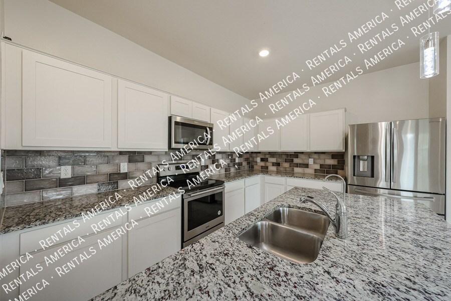 Building Photo - 6321 W Latona Rd