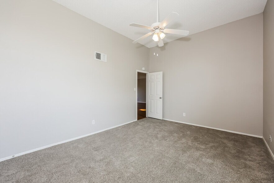 Building Photo - 423 Barton Dr