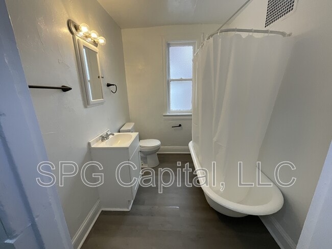 Building Photo - 342 Smyser St