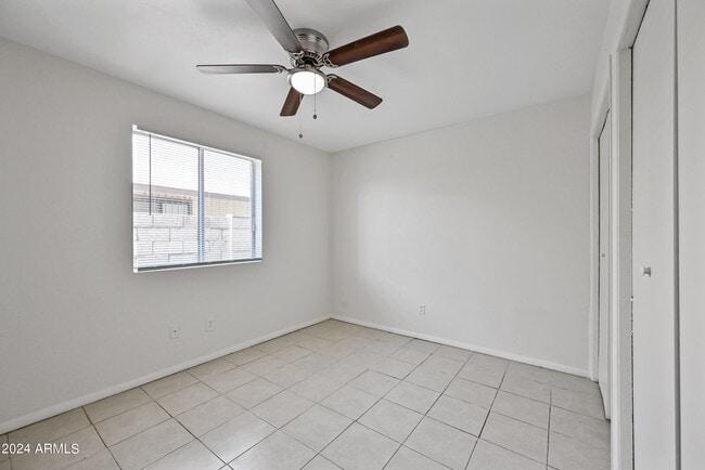 Building Photo - 35 N May