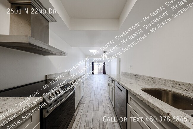 Building Photo - 2501 N 22nd Dr