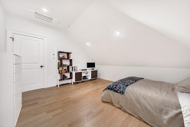 Building Photo - 57 Grampian Way