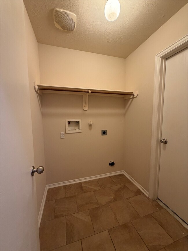 Building Photo - 4734 Lonestone Cir