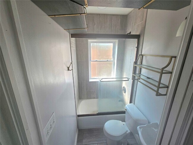 Building Photo - 4634 Ray Ave