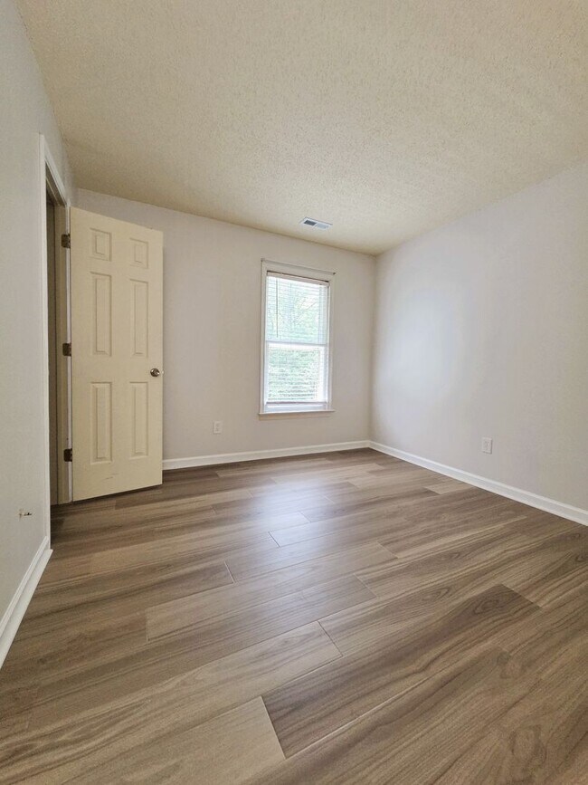Building Photo - Well maintained 2 story home in Providence Creek Subdivision