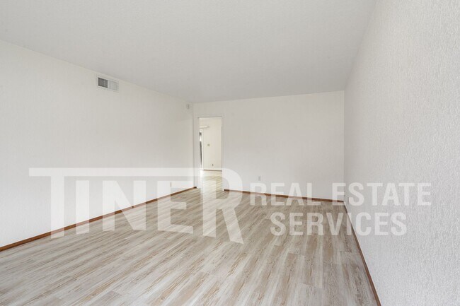 Building Photo - 2304 Villanova Cir