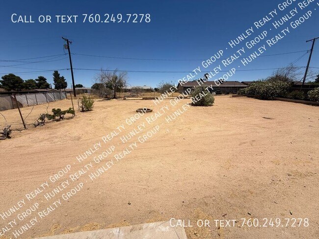 Building Photo - 15975 Calandria Way
