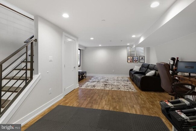 Building Photo - 2707 W Stiles St