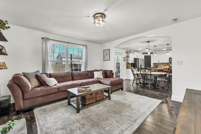 Building Photo - 505 Sourwood Dr