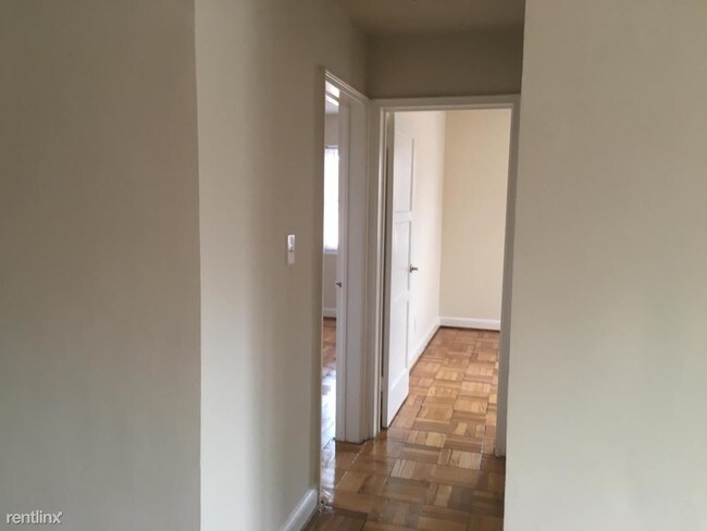 Building Photo - 2106 Hildarose Dr