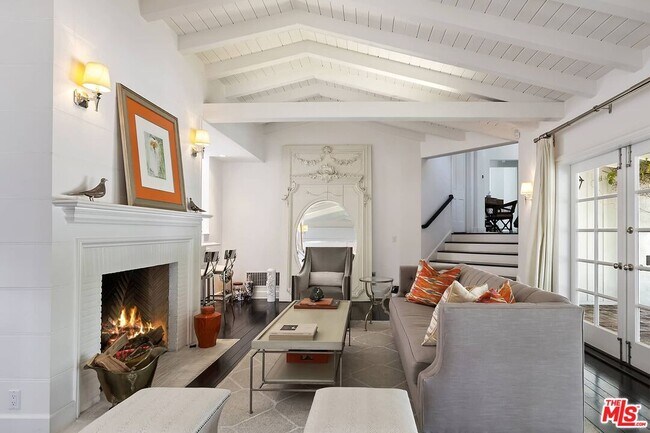 Building Photo - 111 S Glenroy Ave