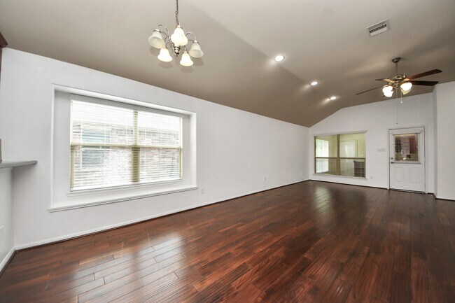 Building Photo - 13918 Goodridge Dr