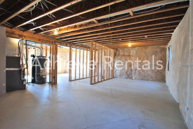 Building Photo - 82 S Cache Loop
