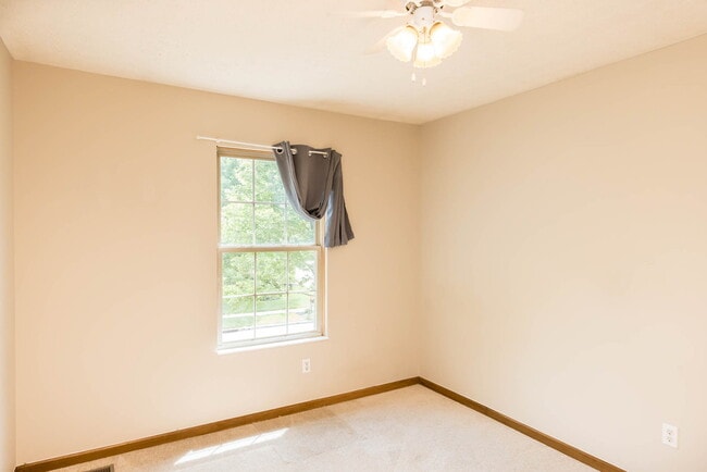 Building Photo - 1032 Pebble Brook Dr