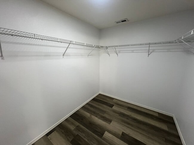 Building Photo - 3-Bed, 2.5-Bath Home Near Columbia Center ...