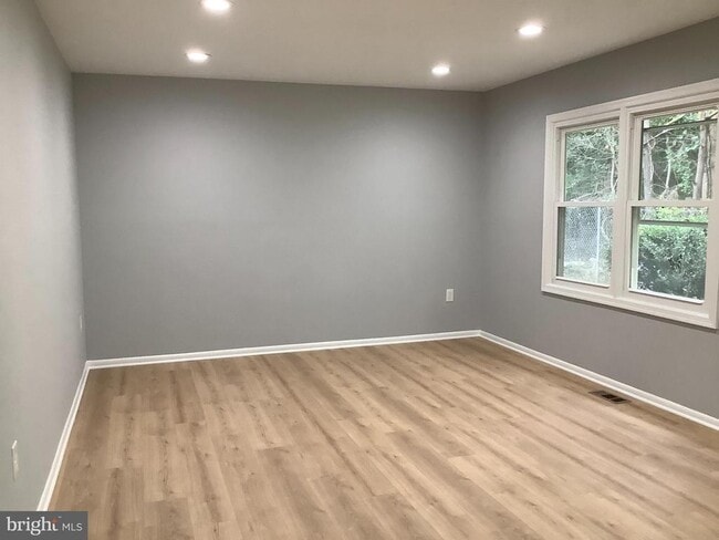 Building Photo - 15114 Laurel Oaks Ln