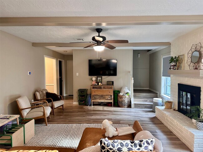 Building Photo - 28903 Twisted Oak Dr