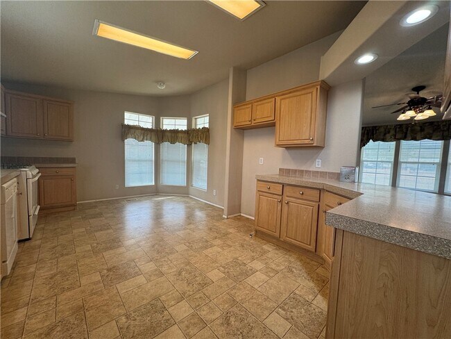 Building Photo - 10044 Kent Rd