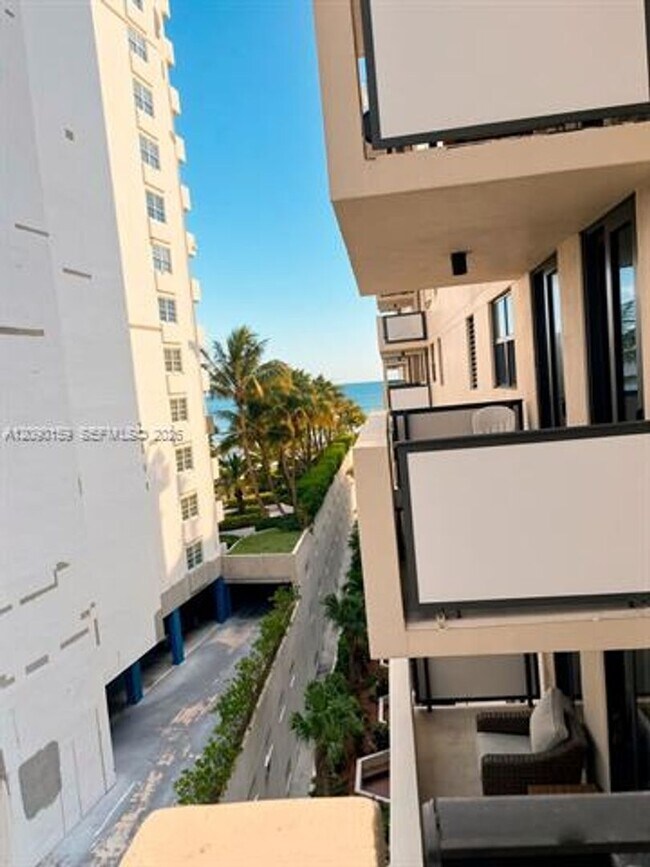 Building Photo - 1621 Collins Ave
