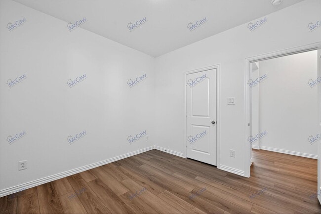 Building Photo - 512 Baker Ct