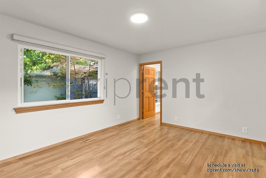 Building Photo - 1349 Thunderbird Ave