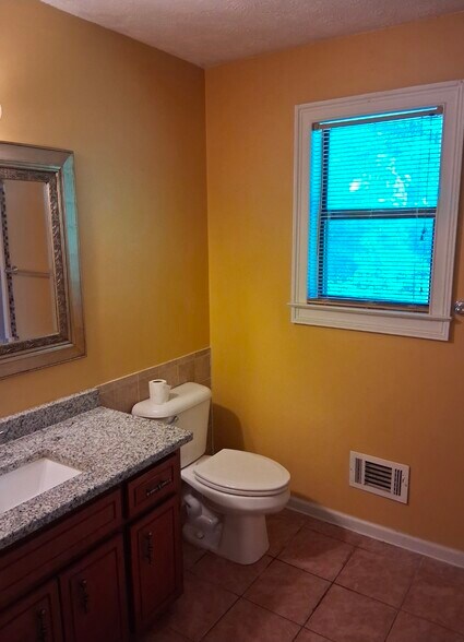 Master Bathroom - 4414 Housworth Dr