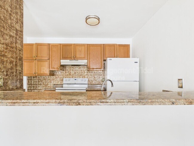 Building Photo - 513 Summit Ct