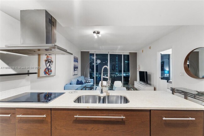 Building Photo - 485 Brickell Ave