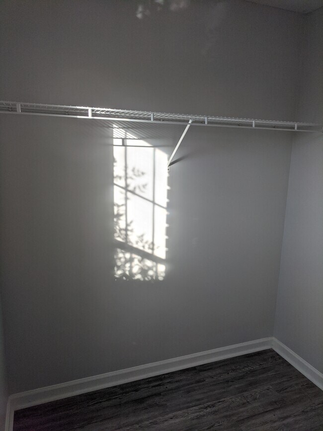 Building Photo - 3888 Oak Branch Cir W