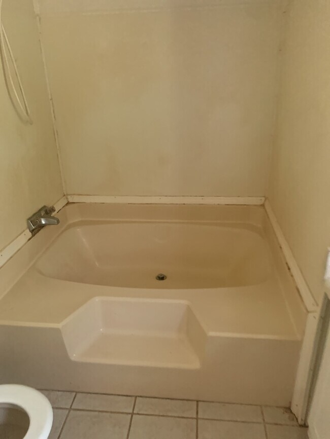 Building Photo - 119 Robin Hood Rd