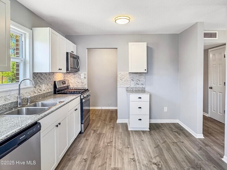 Building Photo - 1602 Forbes Ct