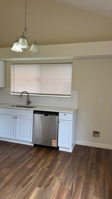 Building Photo - 451 Oakdale Dr