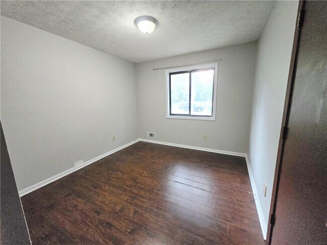Building Photo - 2982 Hillwood Dr NW