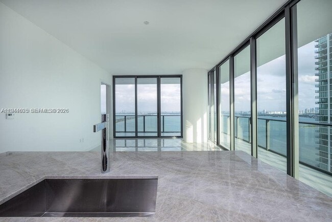 Building Photo - 480 NE 31st St