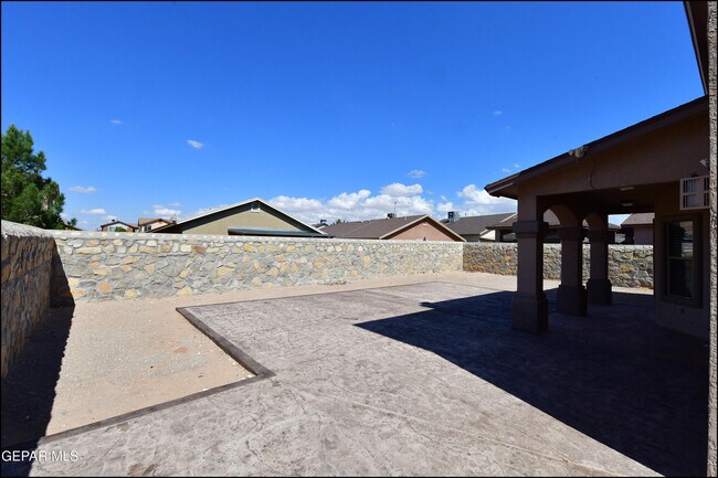 Building Photo - 3257 Sunset Point Dr
