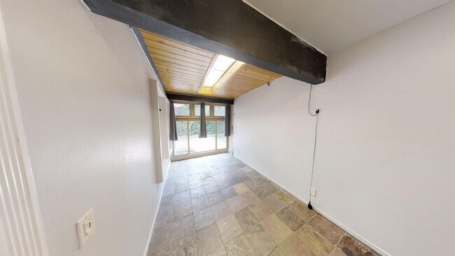 Building Photo - 5018 Rockford Dr