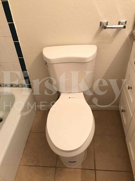 Building Photo - 1810 Renada Cir