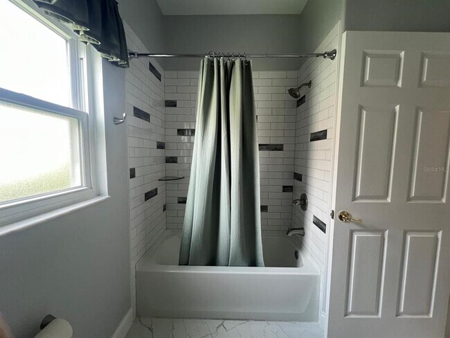Building Photo - 3535 Somerset Cir