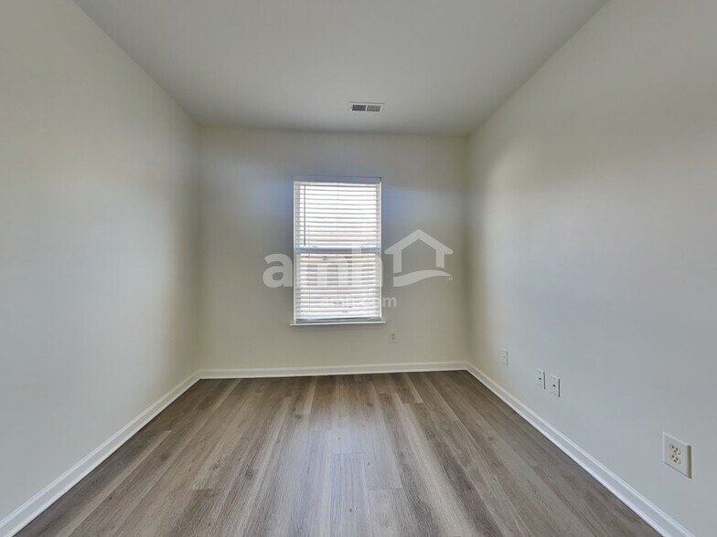 Building Photo - 8523 Greenware Trl