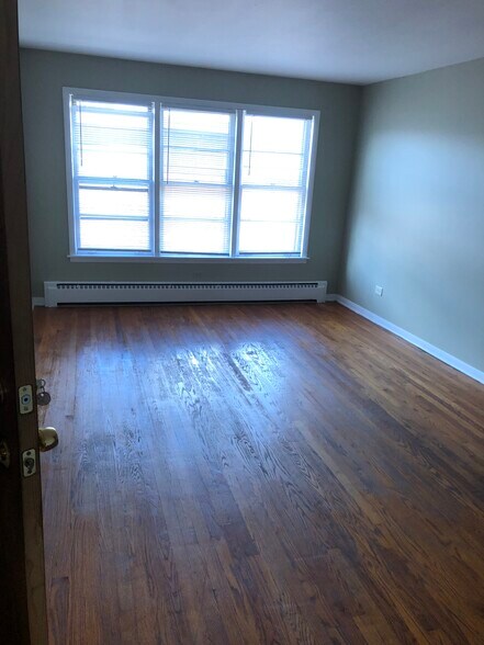 Building Photo - 9215 S Cottage Grove Ave